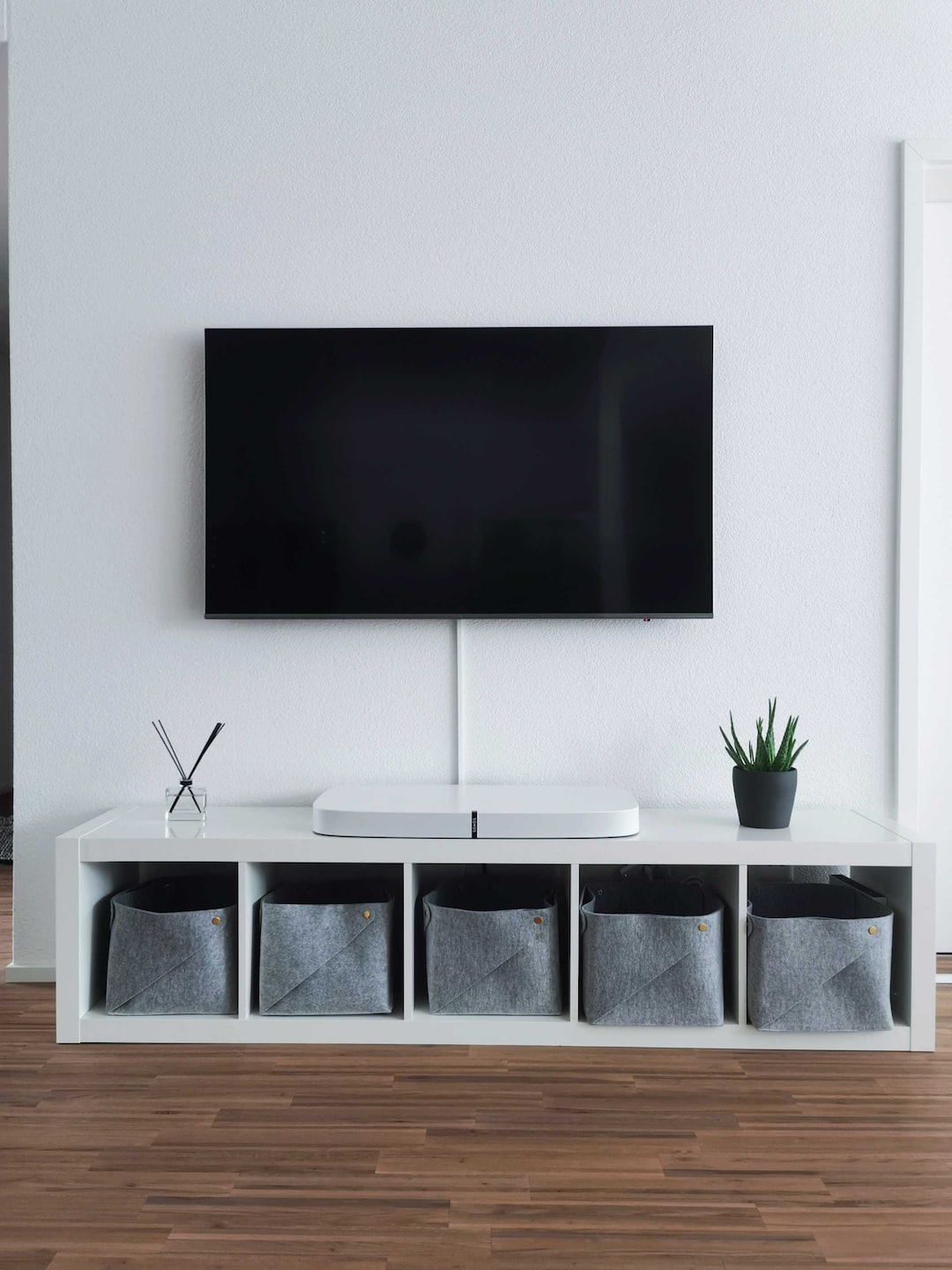 TV wall mounting